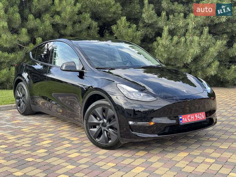 Tesla Model Y 2024
