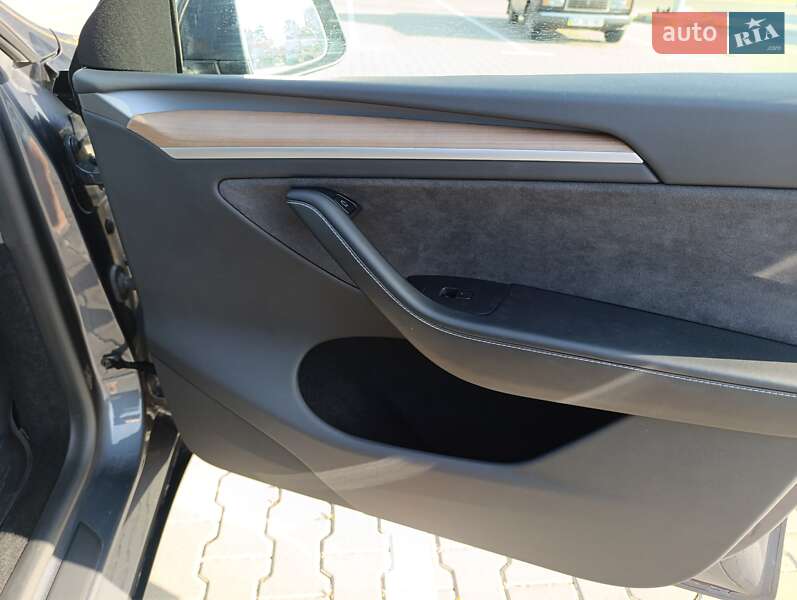 Внедорожник / Кроссовер Tesla Model Y 2023 в Киеве