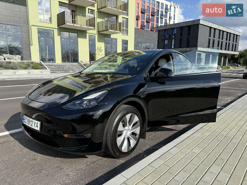 Позашляховик / Кросовер Tesla Model Y 2021 в Львові