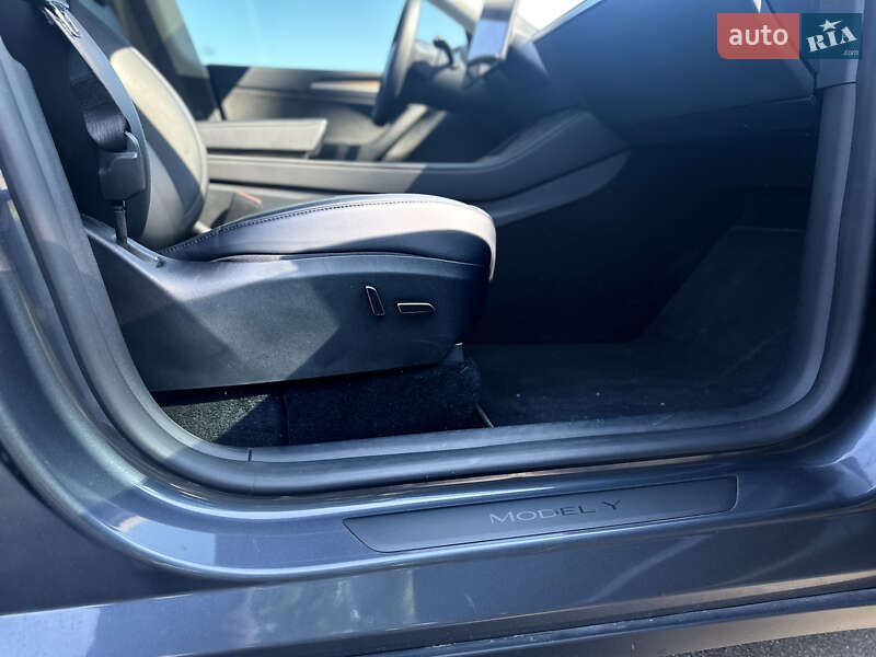 Внедорожник / Кроссовер Tesla Model Y 2023 в Киеве