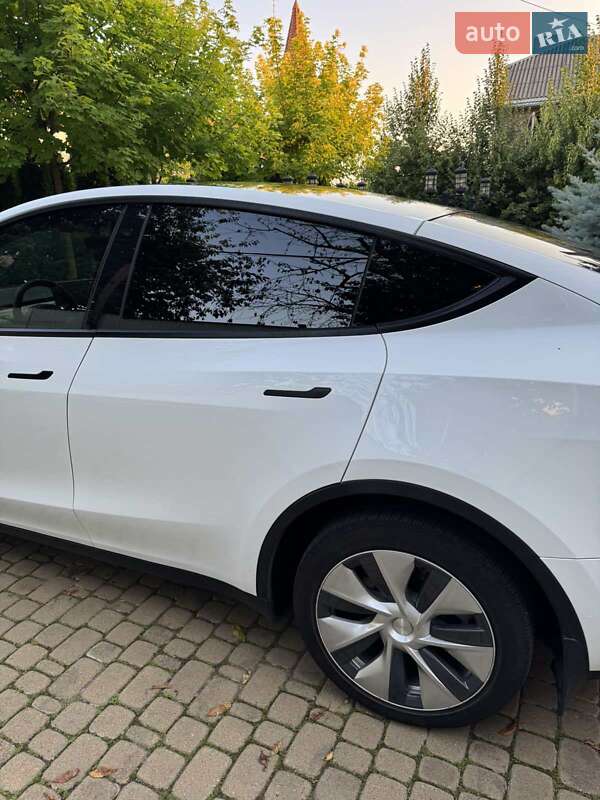 Позашляховик / Кросовер Tesla Model Y 2022 в Чернівцях