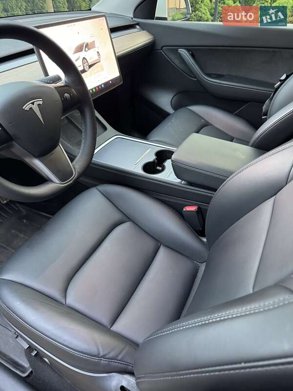 Позашляховик / Кросовер Tesla Model Y 2022 в Чернівцях