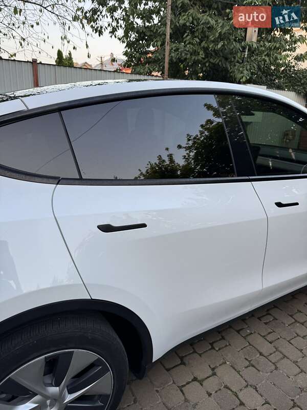 Позашляховик / Кросовер Tesla Model Y 2022 в Чернівцях