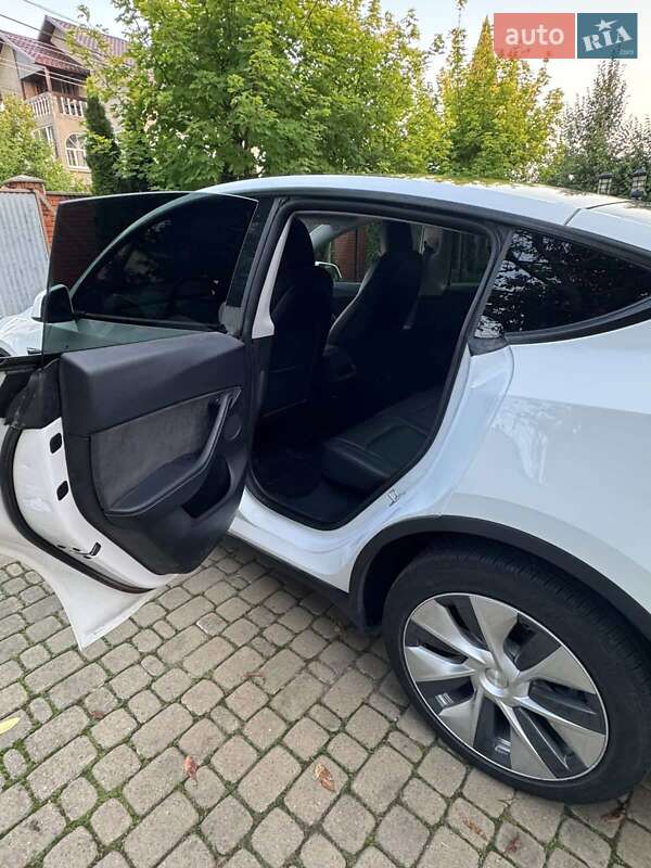 Позашляховик / Кросовер Tesla Model Y 2022 в Чернівцях