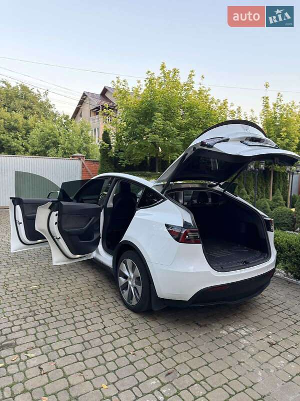 Позашляховик / Кросовер Tesla Model Y 2022 в Чернівцях