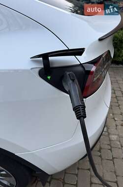 Позашляховик / Кросовер Tesla Model Y 2022 в Чернівцях