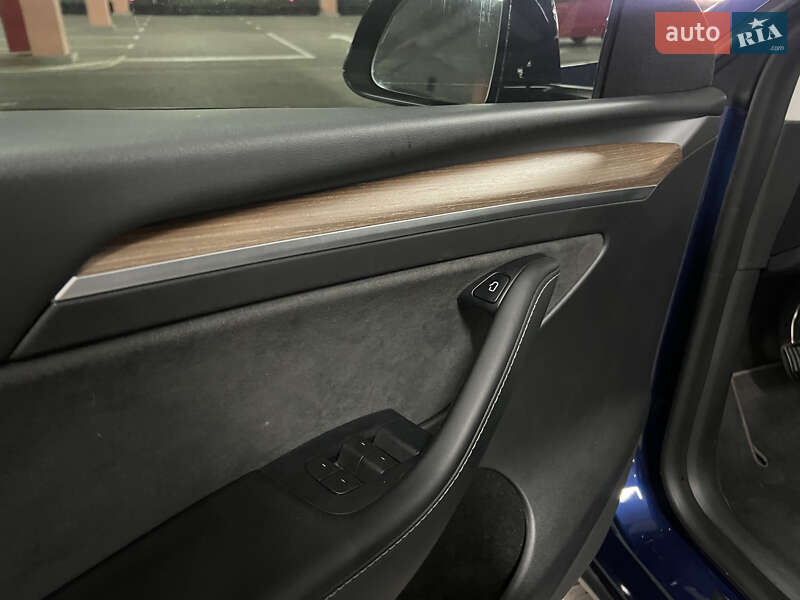Позашляховик / Кросовер Tesla Model Y 2023 в Києві