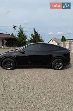 Позашляховик / Кросовер Tesla Model Y 2024 в 