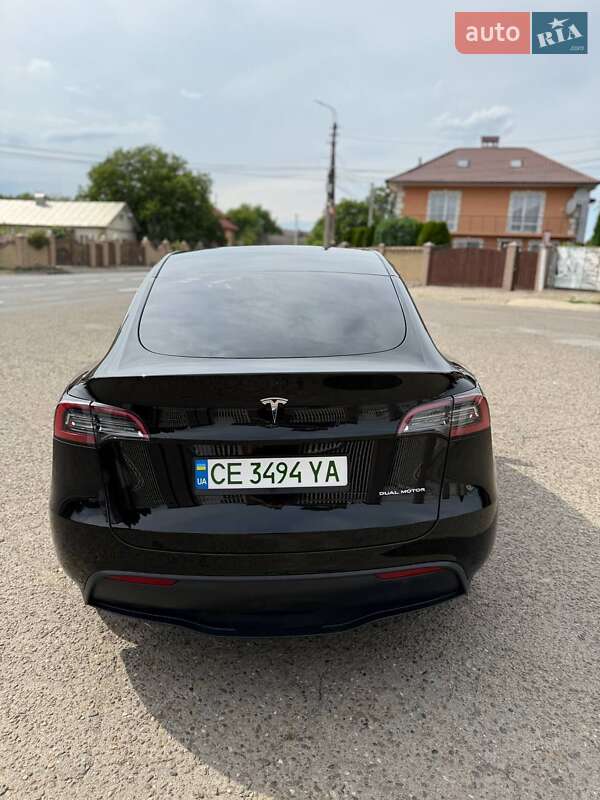 Позашляховик / Кросовер Tesla Model Y 2024 в Чернівцях