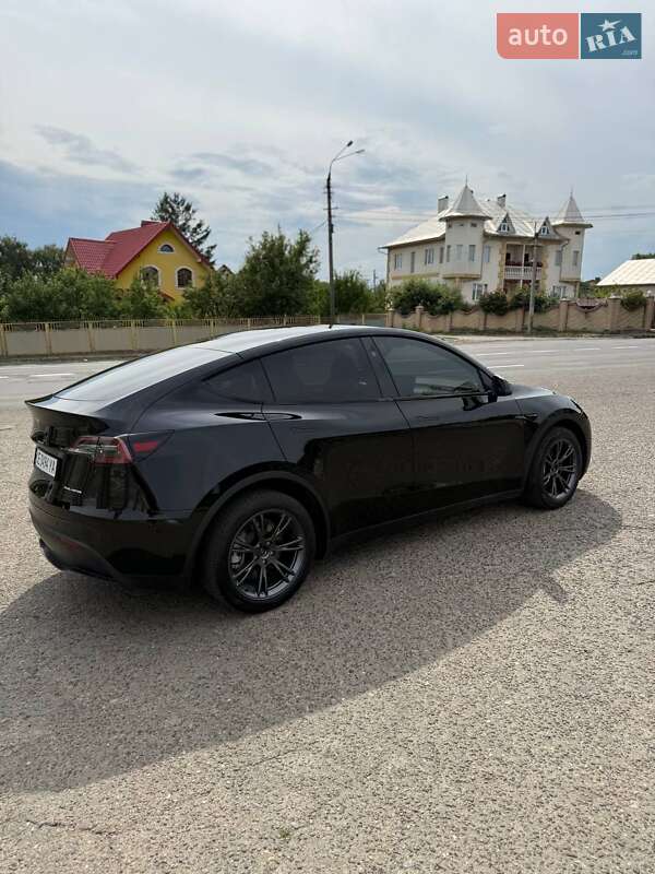 Позашляховик / Кросовер Tesla Model Y 2024 в Чернівцях