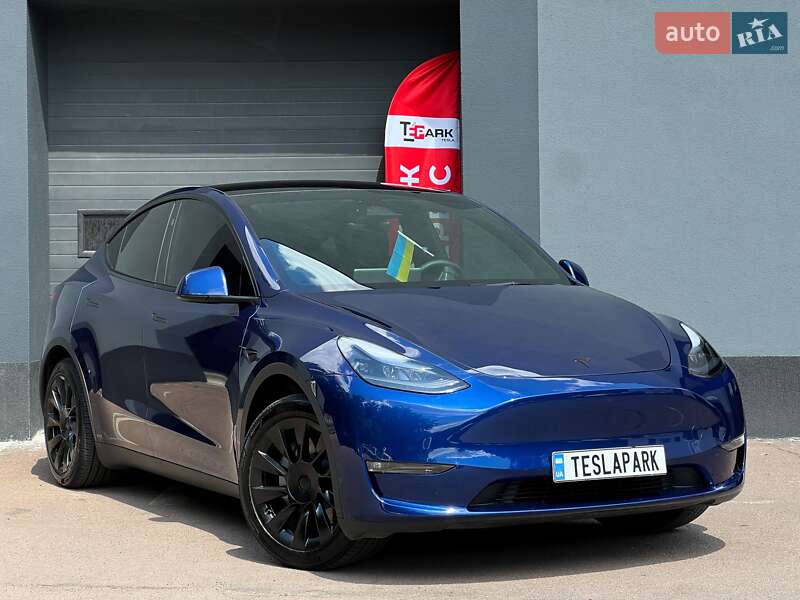 Tesla Model Y 2024