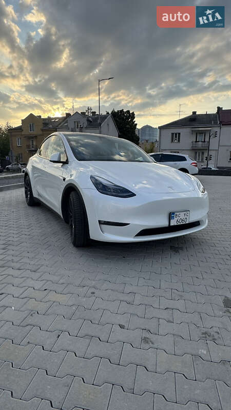 Tesla Model Y 2022