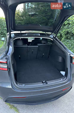 Внедорожник / Кроссовер Tesla Model Y 2021 в 