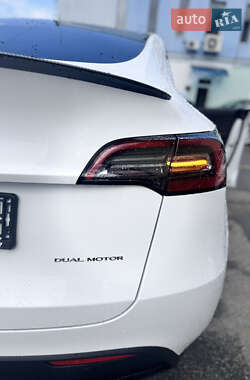 Позашляховик / Кросовер Tesla Model Y 2023 в 