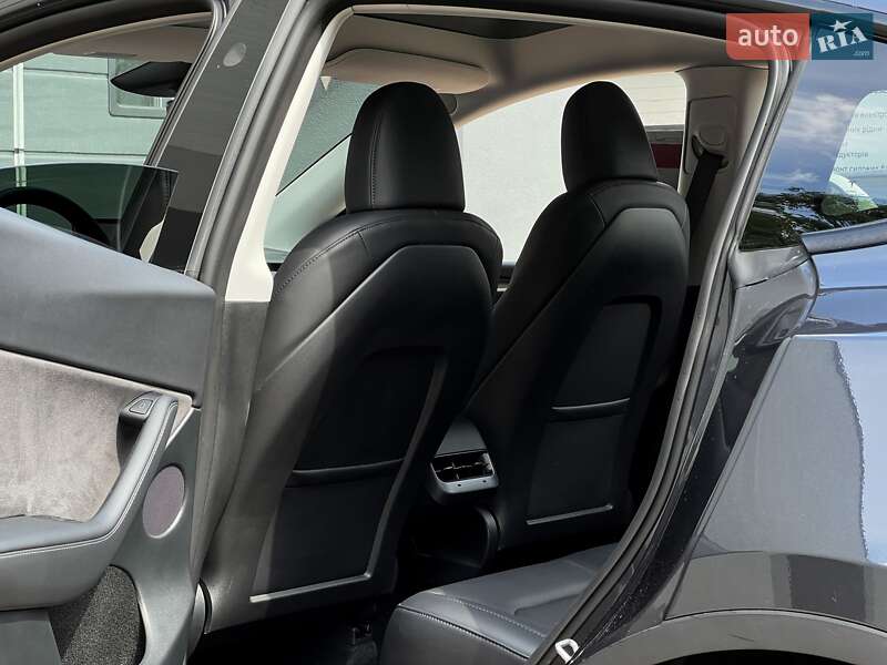 Позашляховик / Кросовер Tesla Model Y 2024 в Києві