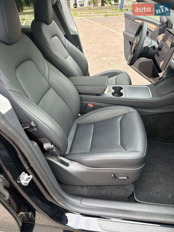 Внедорожник / Кроссовер Tesla Model Y 2023 в Ровно