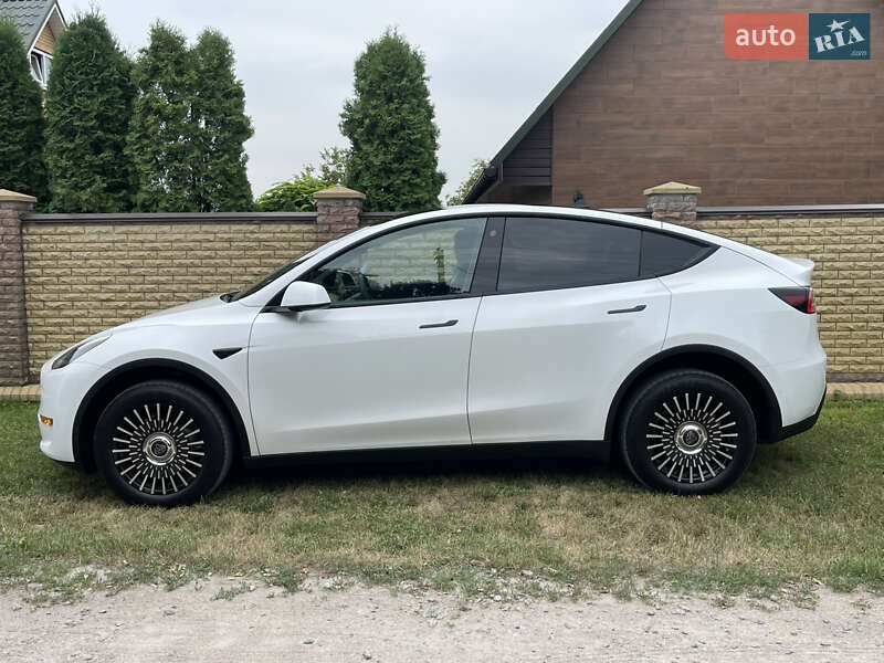 Внедорожник / Кроссовер Tesla Model Y 2021 в Киеве