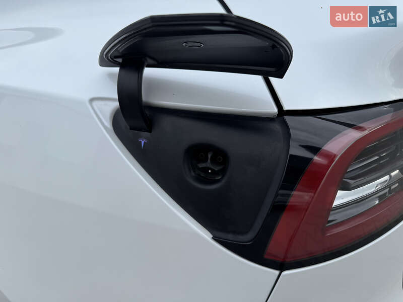 Внедорожник / Кроссовер Tesla Model Y 2021 в Луцке