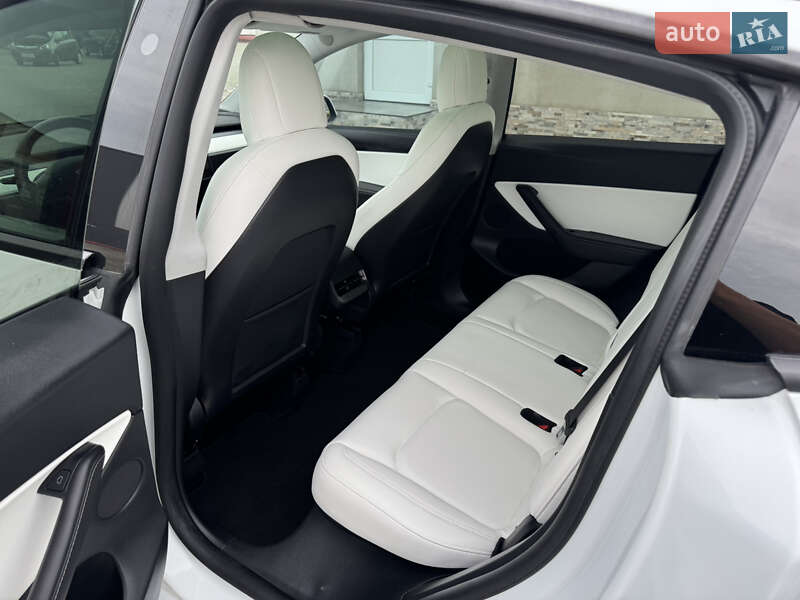 Внедорожник / Кроссовер Tesla Model Y 2021 в Луцке