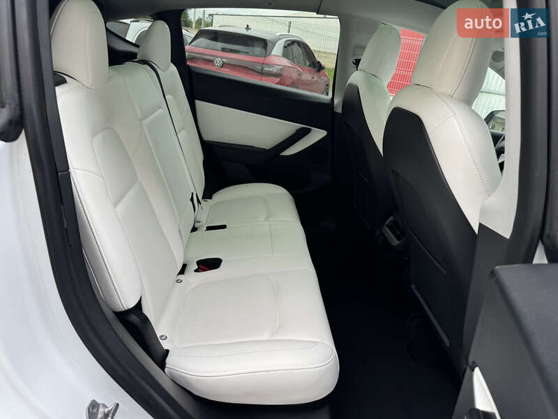 Внедорожник / Кроссовер Tesla Model Y 2021 в Луцке