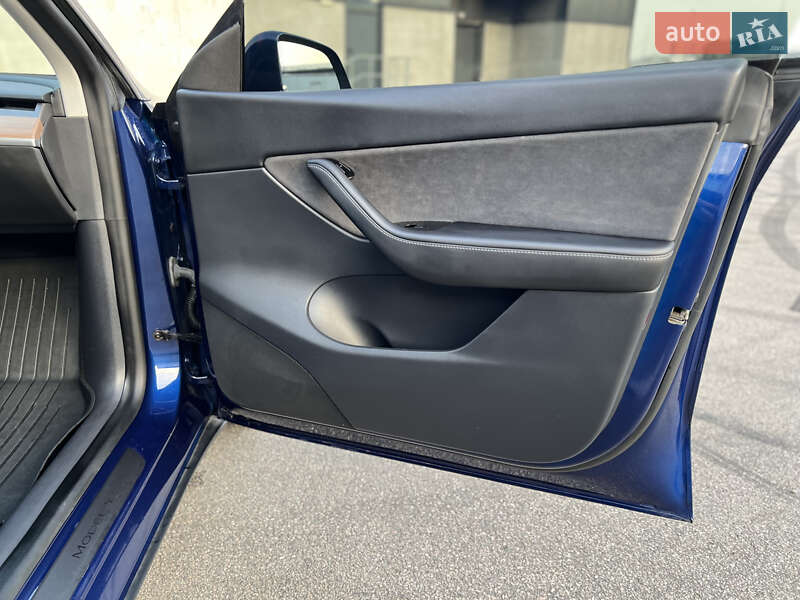 Внедорожник / Кроссовер Tesla Model Y 2020 в Киеве