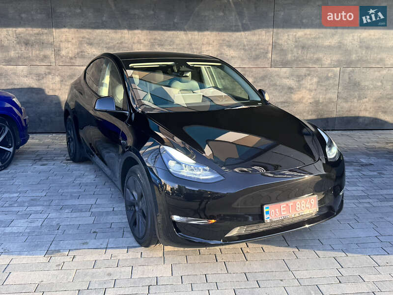 Tesla Model Y 2024