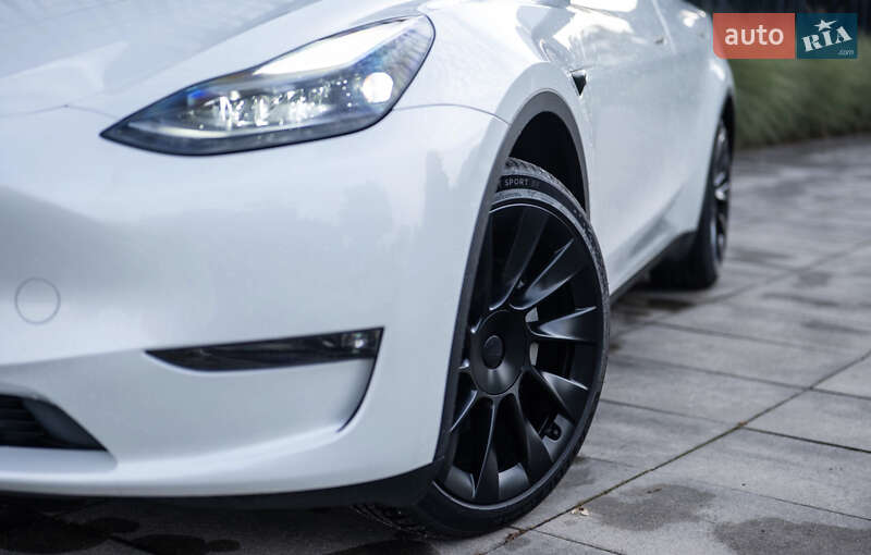 Внедорожник / Кроссовер Tesla Model Y 2023 в Киеве