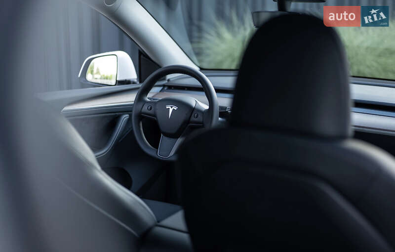 Внедорожник / Кроссовер Tesla Model Y 2023 в Киеве
