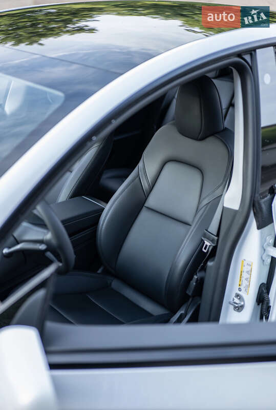 Внедорожник / Кроссовер Tesla Model Y 2023 в Киеве
