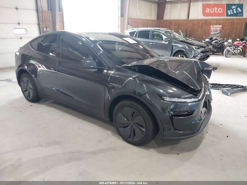 Tesla Model Y 2025