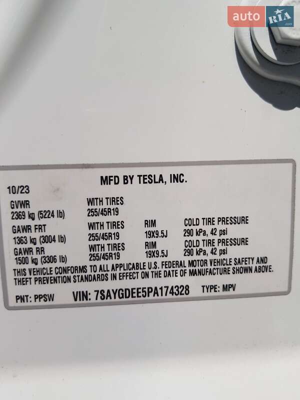 Внедорожник / Кроссовер Tesla Model Y 2023 в Киеве