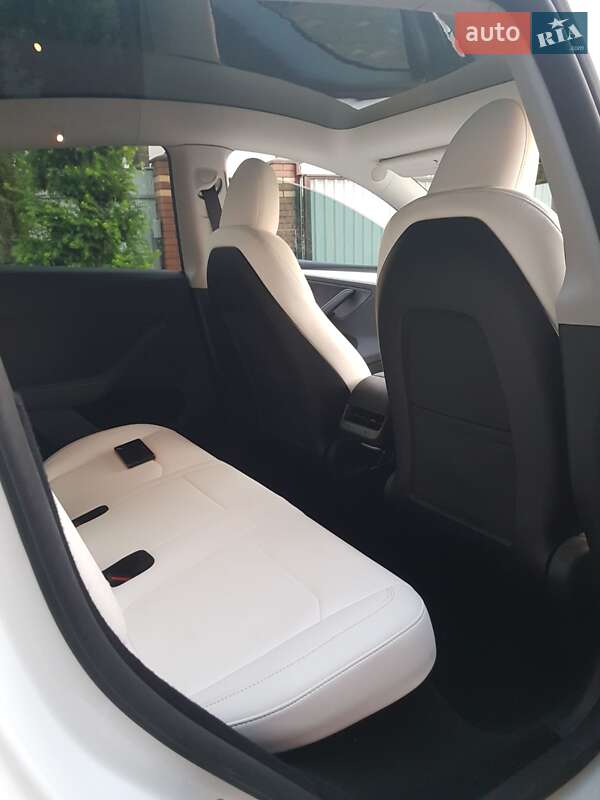 Внедорожник / Кроссовер Tesla Model Y 2023 в Киеве
