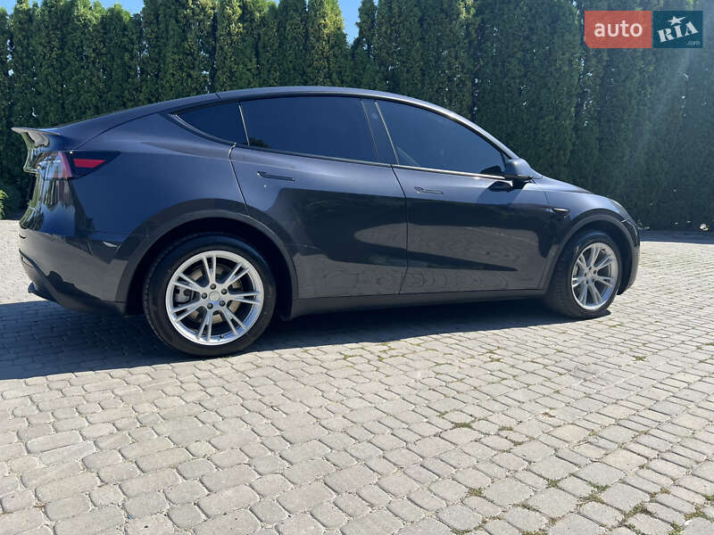 Внедорожник / Кроссовер Tesla Model Y 2024 в Тернополе
