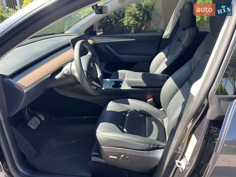 Внедорожник / Кроссовер Tesla Model Y 2024 в Тернополе