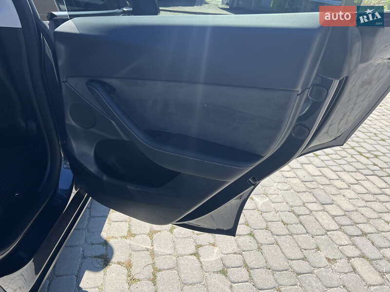Внедорожник / Кроссовер Tesla Model Y 2024 в Тернополе