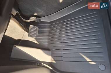 Позашляховик / Кросовер Tesla Model Y 2023 в 