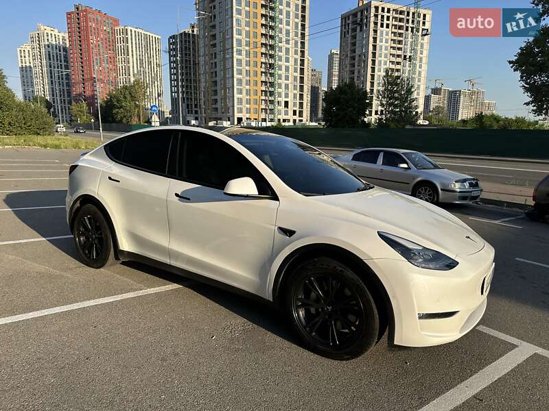 Внедорожник / Кроссовер Tesla Model Y 2021 в Киеве