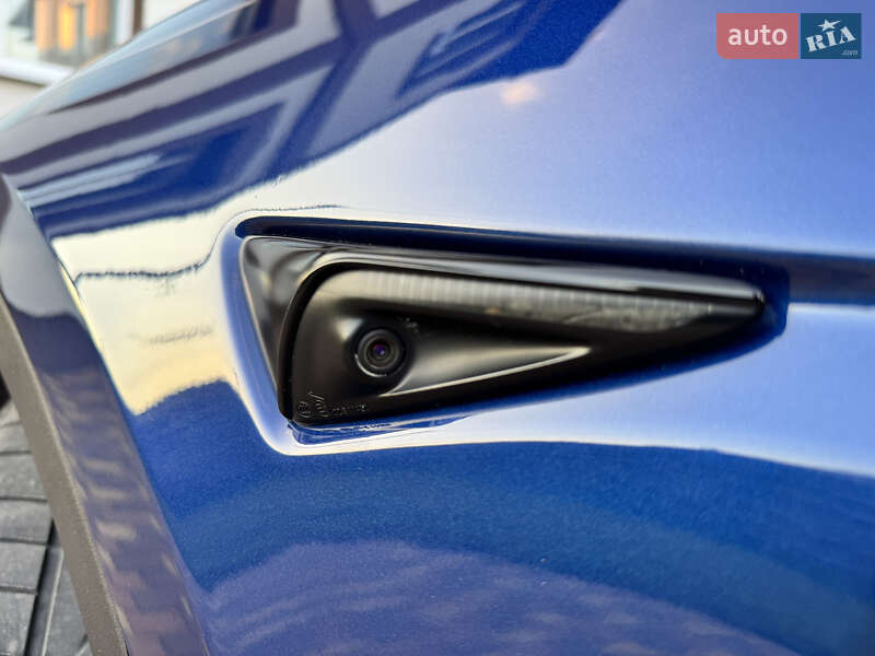 Внедорожник / Кроссовер Tesla Model Y 2023 в Киеве