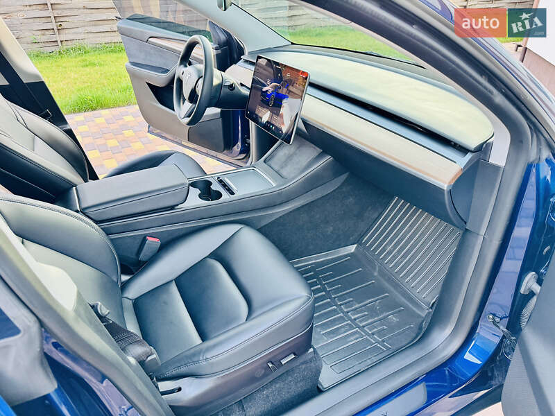 Внедорожник / Кроссовер Tesla Model Y 2023 в Киеве