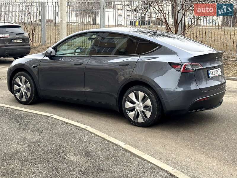 Внедорожник / Кроссовер Tesla Model Y 2023 в Киеве
