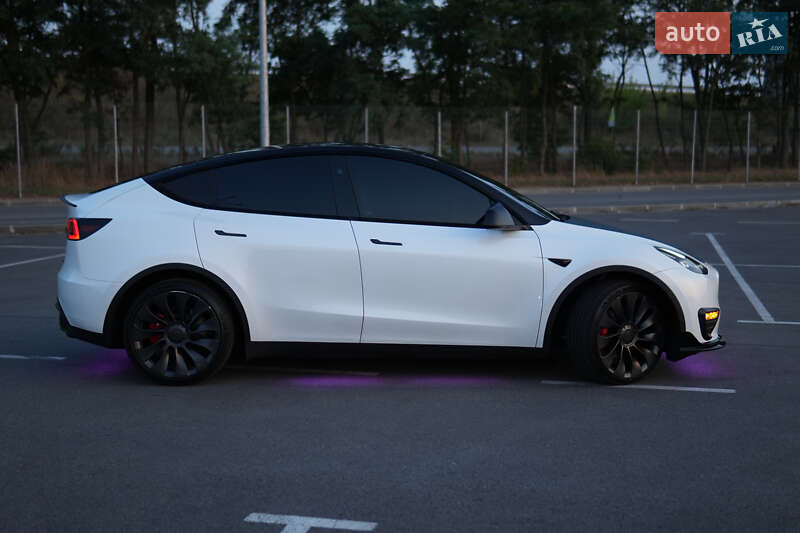 Позашляховик / Кросовер Tesla Model Y 2023 в Дніпрі фото 12 Позашляховик / Кросовер Tesla Model Y 2023 в Дніпрі