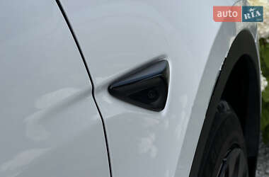 Внедорожник / Кроссовер Tesla Model Y 2021 в 