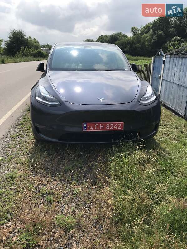 Tesla Model Y 2023