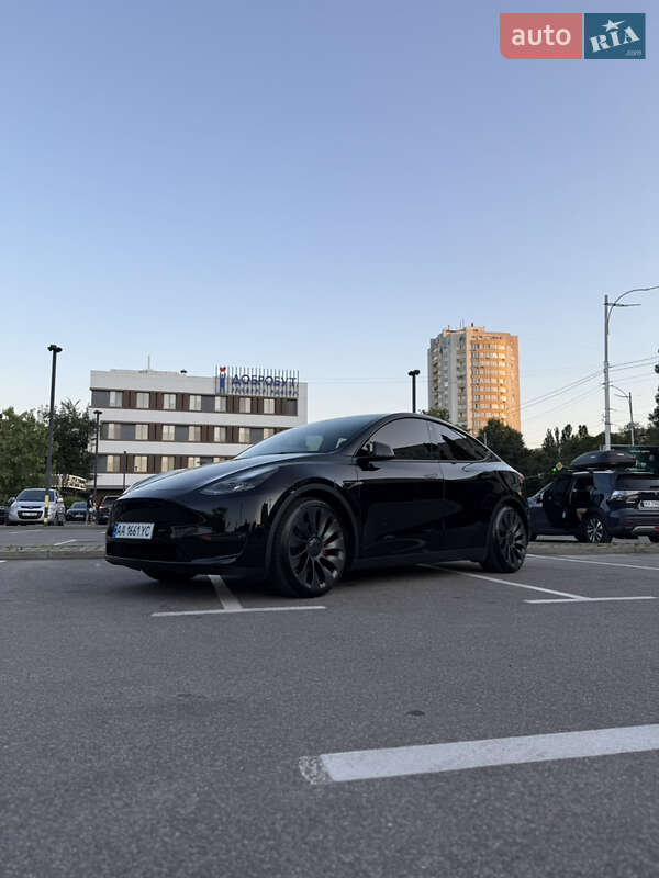 Внедорожник / Кроссовер Tesla Model Y 2023 в Киеве