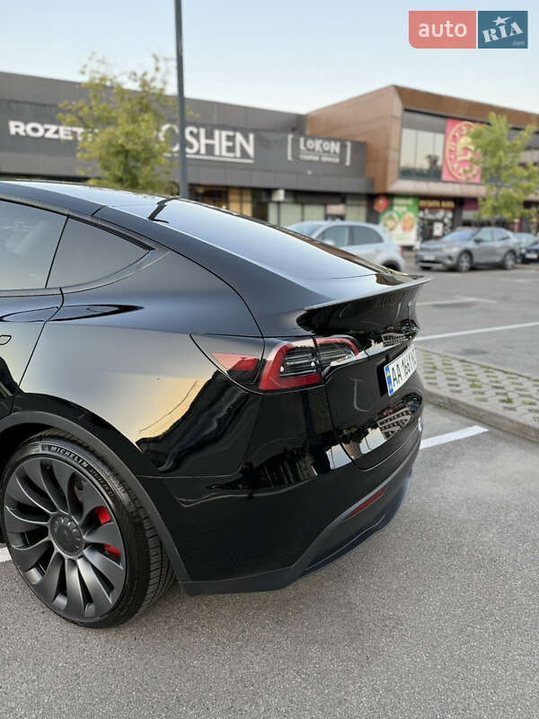 Внедорожник / Кроссовер Tesla Model Y 2023 в Киеве