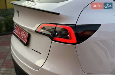 Внедорожник / Кроссовер Tesla Model Y 2021 в 