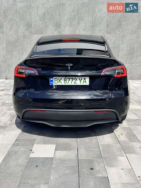 Внедорожник / Кроссовер Tesla Model Y 2023 в Киеве