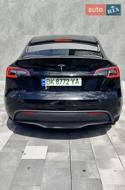 Позашляховик / Кросовер Tesla Model Y 2023 в 