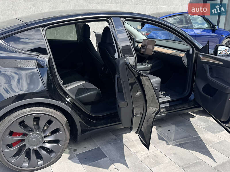 Внедорожник / Кроссовер Tesla Model Y 2023 в Киеве