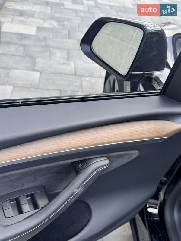 Внедорожник / Кроссовер Tesla Model Y 2023 в Киеве